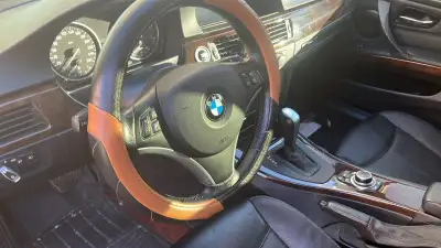 2011 BMW 328i Executive Edition – Drives Like a Dream! - Ontario Safety Available • Smooth, reliable...