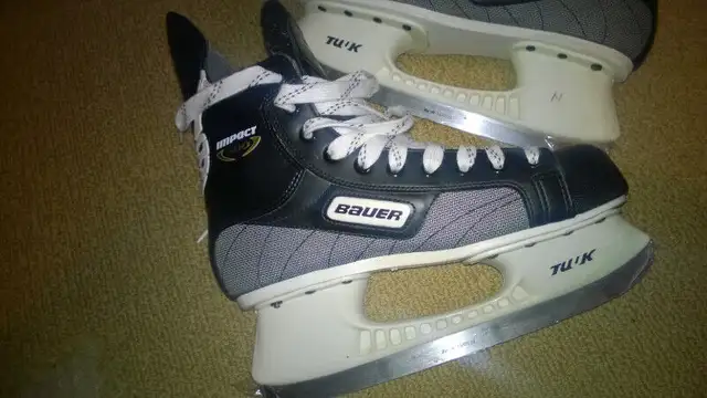Bauer Impact 1000 SR Hockey Skates SIZE 9.5 US in Hockey in Mississauga / Peel Region - Image 4