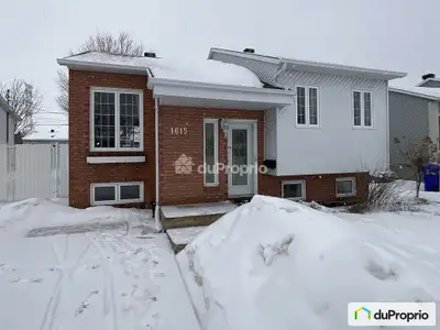 Magnifique maison de type plain-pied construite en 1990, soigneusement entretenue au fil des années,...