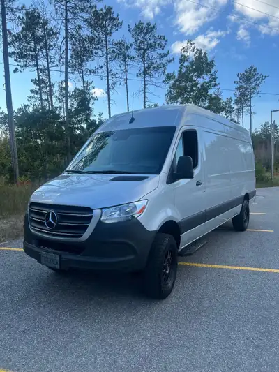 2020 Mercedes Benz Sprinter 2500 Extended 4X4 Diesel VERY good condition Driver seat has some damage...