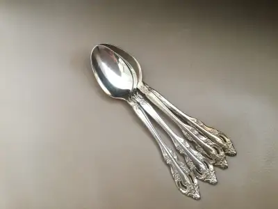 4 matching Community Plate teaspoons One rose at the end of the handle and a rose on each side of th...