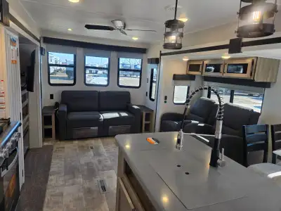 Very Bright, Spacious RV, residential size fridge w/icemaker, residential gas stove, tankless hotwat...