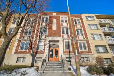 CONDO À LOUER, EN FACE DU MÉTRO, INSONORISÉ