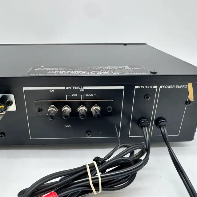 Toshiba ST-335 Vintage Stereo AM/FM Tuner in Stereo Systems & Home Theatre in City of Toronto - Image 8