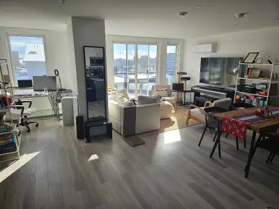 Beautiful two-bedroom apartment for rent just off of Agricola. Spacious, well-lit, with an unbeatabl...