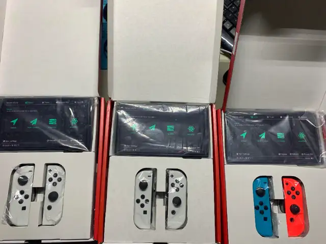 Nintendo Switch OLED + Modchip + 512 GB+ 31 Games AA + Brandnew in Nintendo Switch in City of Montréal - Image 3
