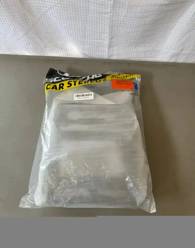 Ford F-150 Dash Radio Install Kit in Other in Hamilton - Image 4