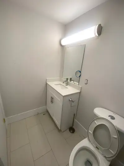 Spacious 2-bedroom Apartment – Prime Downtown Orillia Location-Available immediately Lower level, ab...