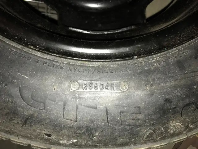 1987-93 Mustang Emergency Spare Tire (NOS) dans Pièces de véhicules, pneus, accessoires  à Ville de Montréal - Image 4