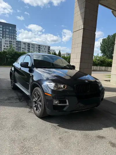 Perfect Condition Has had PPF on it Since it came out the dealership American Spec : Soft close door...
