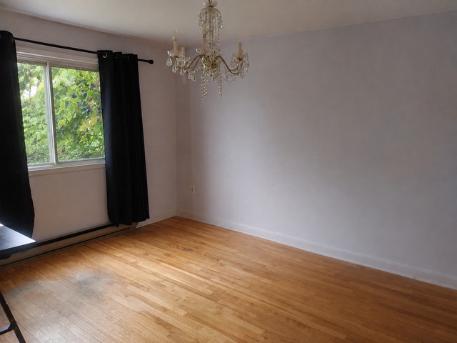 Grande chambre à louer, métro St-Michel, 750 $ tout inclus — photo 1
