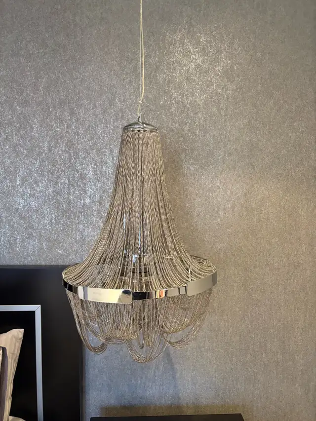 2 magnifiques luminaires  in Indoor Lighting & Fans in City of Montréal - Image 2