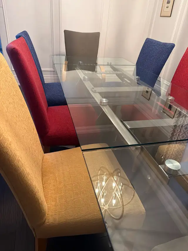 8 Wood Dining Room Chairs: 6 plus 2 Arm Chairs *** REDUCED PRICE in Dining Tables & Sets in Markham / York Region - Image 3