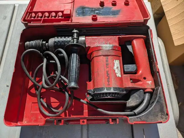 Hilti TE22 SDS+ drill in Power Tools in Calgary - Image 2