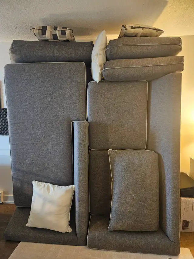 Beautiful grey sectional (Canadian made) in Couches & Futons in Kingston - Image 2