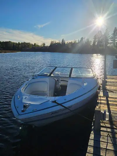 1997 Cris Craft Concept 21 Bowrider. Solid boat in good condition. Volvo Penta 5.7 GL engine with Vo...