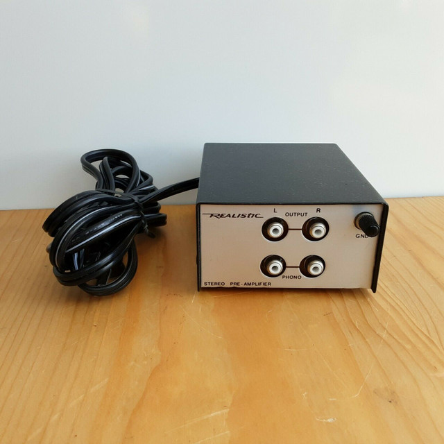 Realistic Stereo Pre-Amp Model 42-2109 Phono Turntable in Other in Burnaby/New Westminster