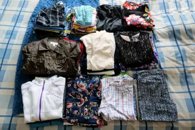 Grand lot de vêtements pour femmes – Taille M et 8, View more