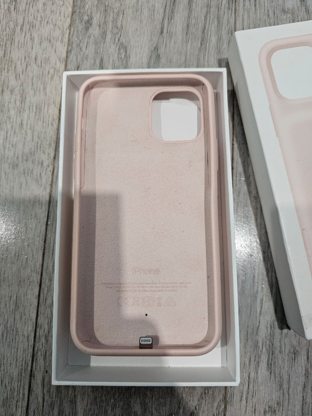 [Used] iPhone 11 Pro Smart Battery Case - PINK SAND in Cell Phone Accessories in City of Toronto - Image 3