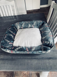 22"x17" pet bed in great condition & clean