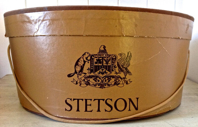 Antiquité. Collection. Boîte à chapeau Stetson dans Art et objets de collection  à Lévis