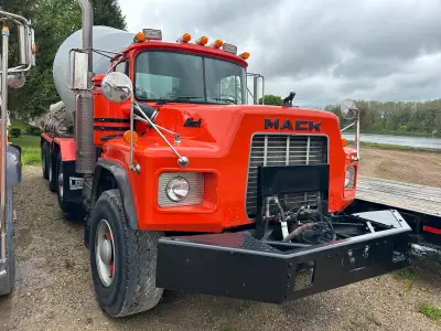 I am selling a 1995 RB688S Mack Mixer, this just isn’t a mixer, this thing has been the most dependa...