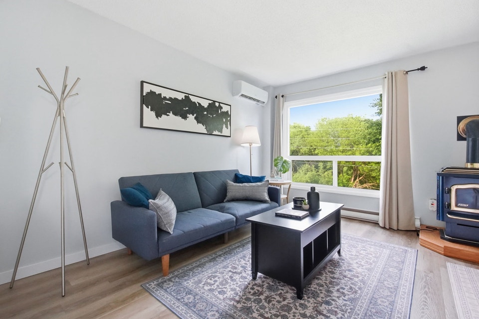 4 bed Townhome end Unit, Ravine Backyard in Bowmanville/ON, photo 7 of 10