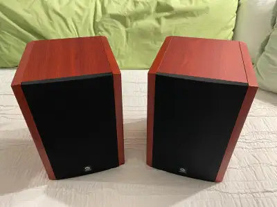 Bookshelf Speakers - Boston Acoustics Like New, View more