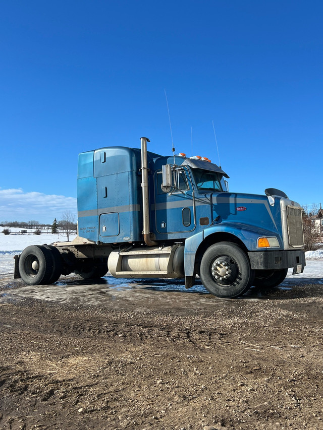 2002 Peterbilt 385c in Heavy Trucks in St. Albert - Image 4