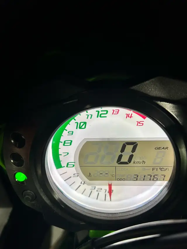 2010 Kawasaki Ninja zx10r in Sport Bikes in Summerside - Image 4