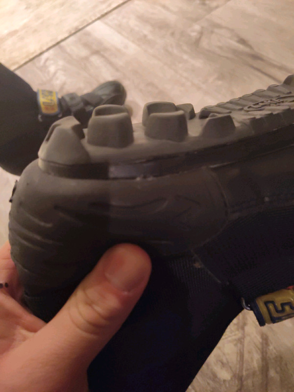 Cycling  shoes / biking boots size 9 (43).. they fit small in Clothing, Shoes & Accessories in Mississauga / Peel Region - Image 2