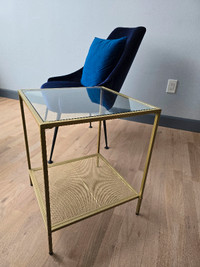 mDesign Glass Top Side/End Table - Small Minimalistic Square Acc