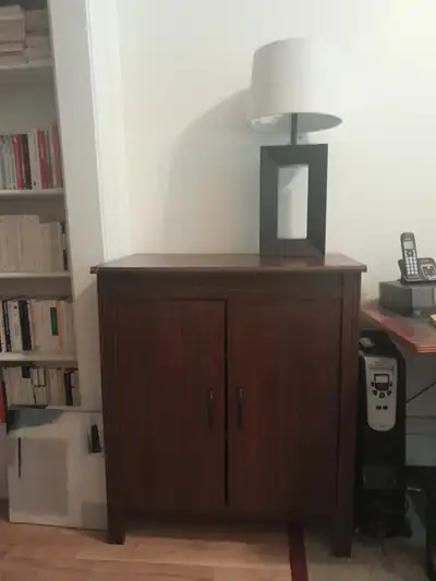 Beau meuble de rangement en bois au style classique et chaleureux, solide et fonctionnel. ✔️ Très bo...