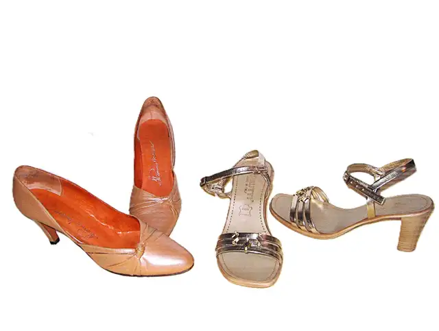 15 Paires de souliers de 5 et demi à 7 in Women's - Shoes in Québec City - Image 8