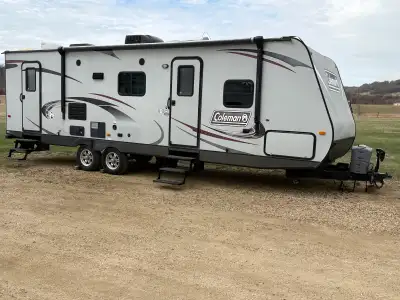 Beautiful 2014 Coleman Expedition 262BHS 32’ from hitch to rear bumper •Original Owner •Bunk model •...