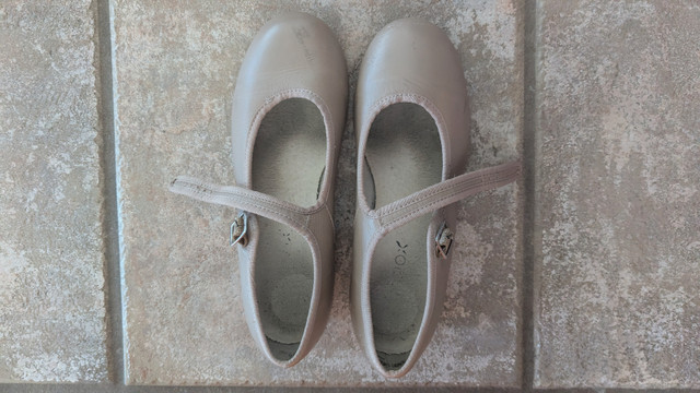 Capezio Tele Tone Tap tap shoes-size 4 1/2 (tan) in Women's - Shoes in Lethbridge