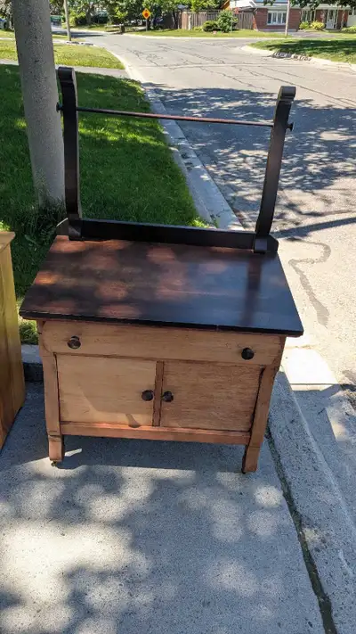 Two-Tone wash stand, View more