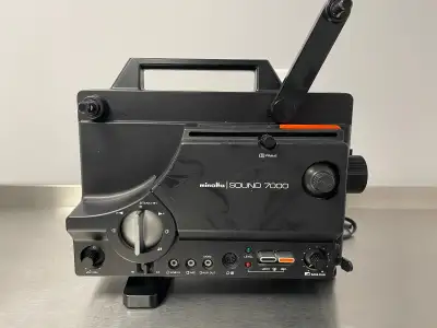 The Minolta 7000 movie projector is a Super 8mm model. PLEASE NOTE, ALTHOUGH IT IS A SOUND PROJECTOR...