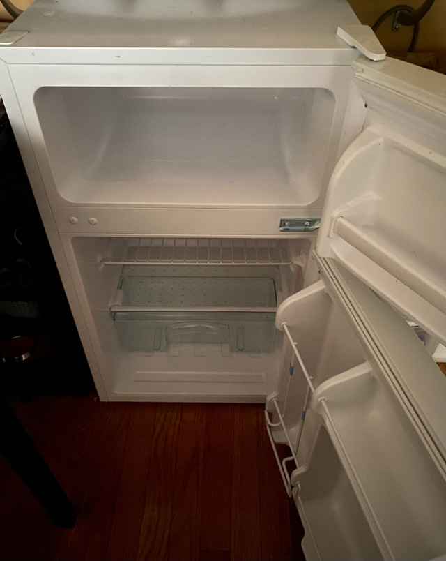 Mini refrigerator Danby in Refrigerators in City of Toronto - Image 2