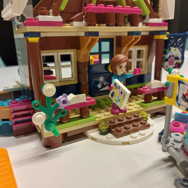 Lego Friends 41323 Snow Resort Chalet in Toys & Games in City of Toronto - Image 4