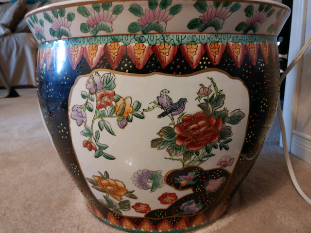 Large Vintage Asian Fish Bowl planter/pot in Home Décor & Accents in Mississauga / Peel Region - Image 4