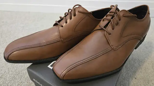 Rockport Leather Dress Shoes in Men's Shoes in Markham / York Region - Image 2