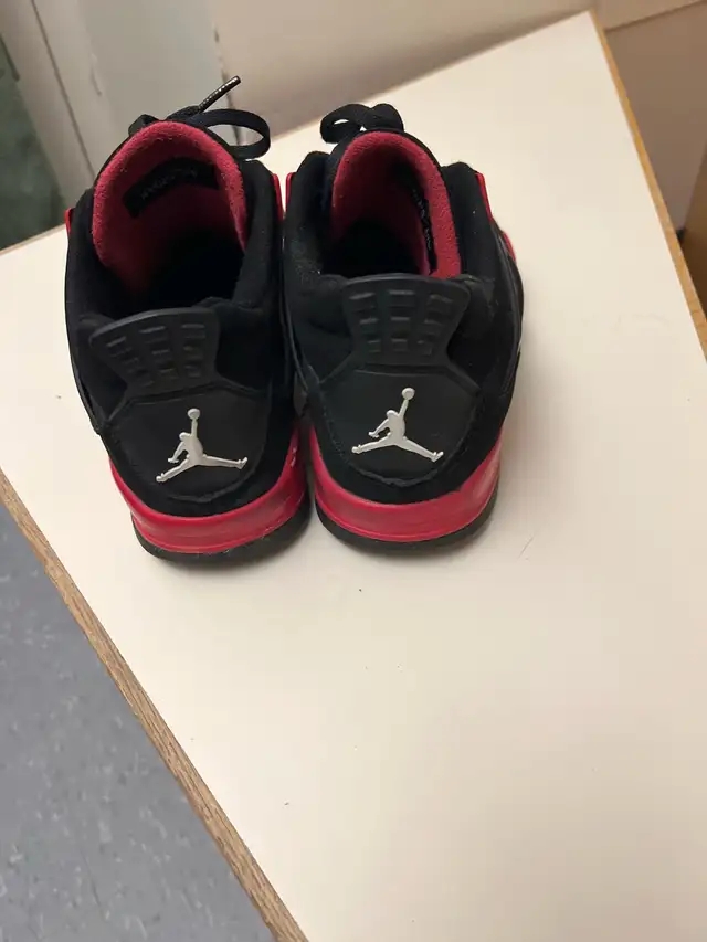 Air Jordan 4 sneakers 9.5 in Men's Shoes in Oakville / Halton Region - Image 3