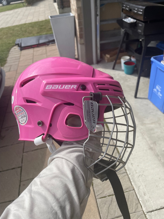 Youth Bauer hockey helmet  in Hockey in London