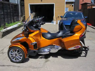 Can-Am Spyder RT Limited 2014 – Édition Limitée Jaune Or Véhicule en excellente condition, pour le k...