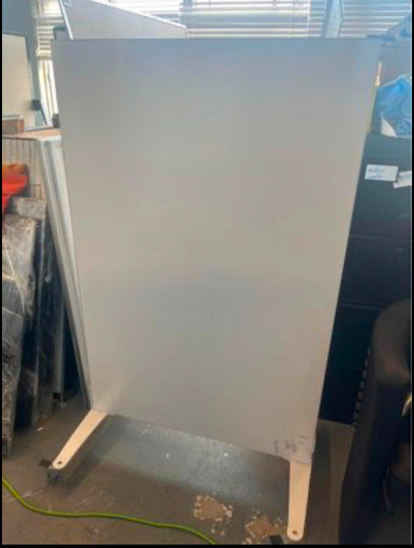 Mobile White dry Erase Boards are available dans Autres équipements commerciaux et industriels  à Ville de Montréal - Image 2