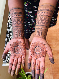 Henna artist - Book your appointment Now!