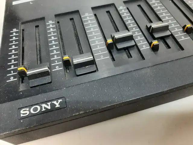 Sony MX-7 Mixer in Performance & DJ Equipment in City of Montréal - Image 5