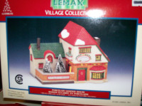LEMAX VILLAGE COLLECTION - 1995 PORCELAIN LIGHTED HOUSE REDUCED