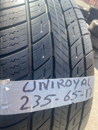 4 pneus d’été usagés à vendre Uniroyal 235/65R17